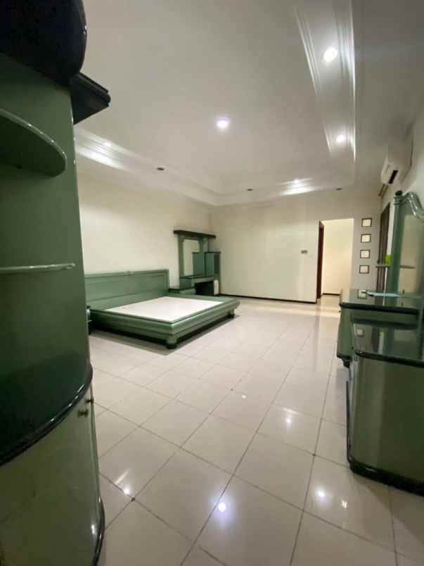 dijual rumah graha family