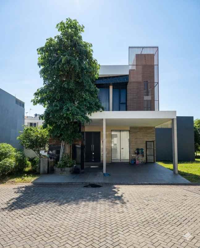 dijual rumah grand island pakuwon city