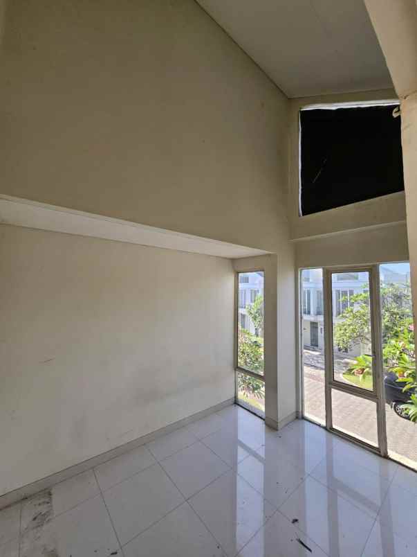dijual rumah grand pakuwon