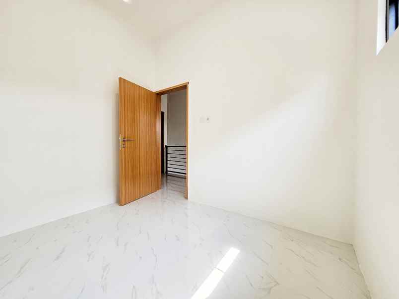 dijual rumah harapan indah