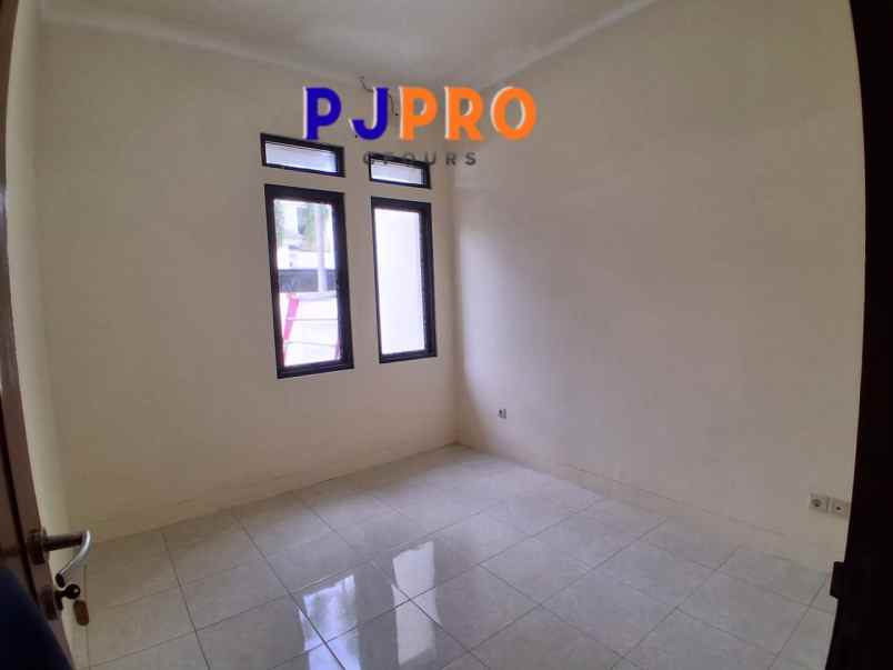 dijual rumah harapan indah cluster aralia