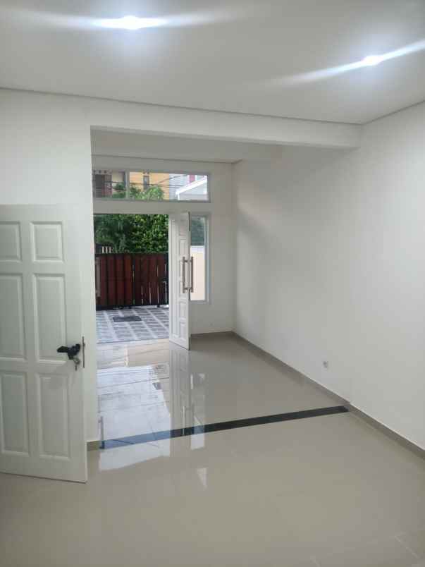 dijual rumah imperial gading