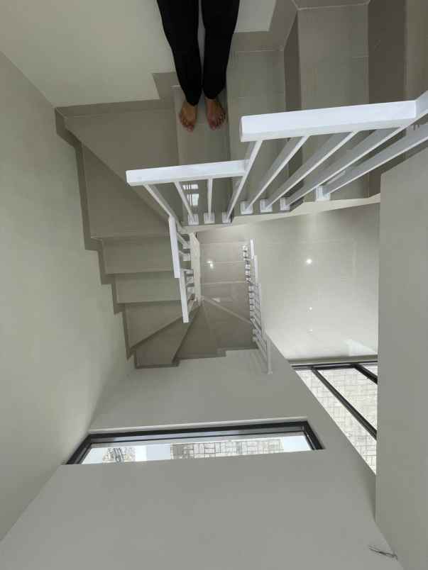 dijual rumah jalan alternatif kota