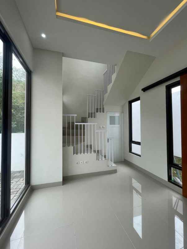dijual rumah jalan alternatif kota