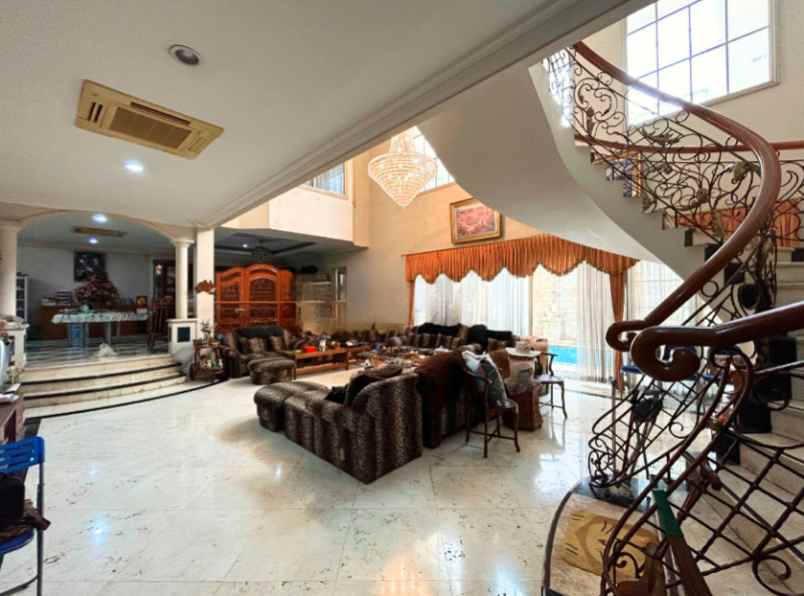 dijual rumah jalan denpasar