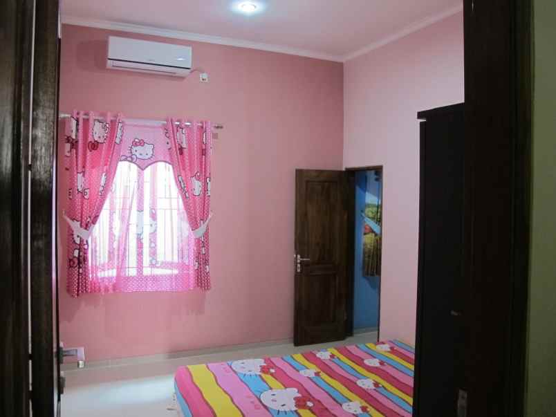 dijual rumah jalan haji saaba meruya