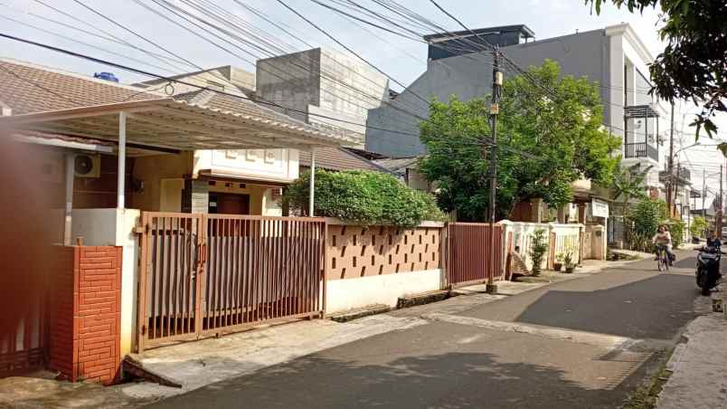 dijual rumah jalan haji saaba meruya