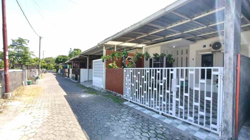 dijual rumah jalan imogiri barat