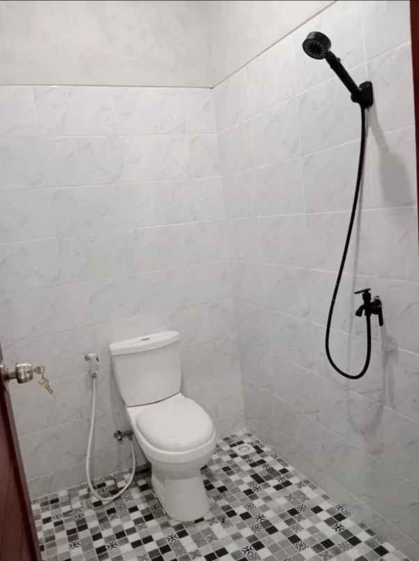 dijual rumah jalan karang suwung