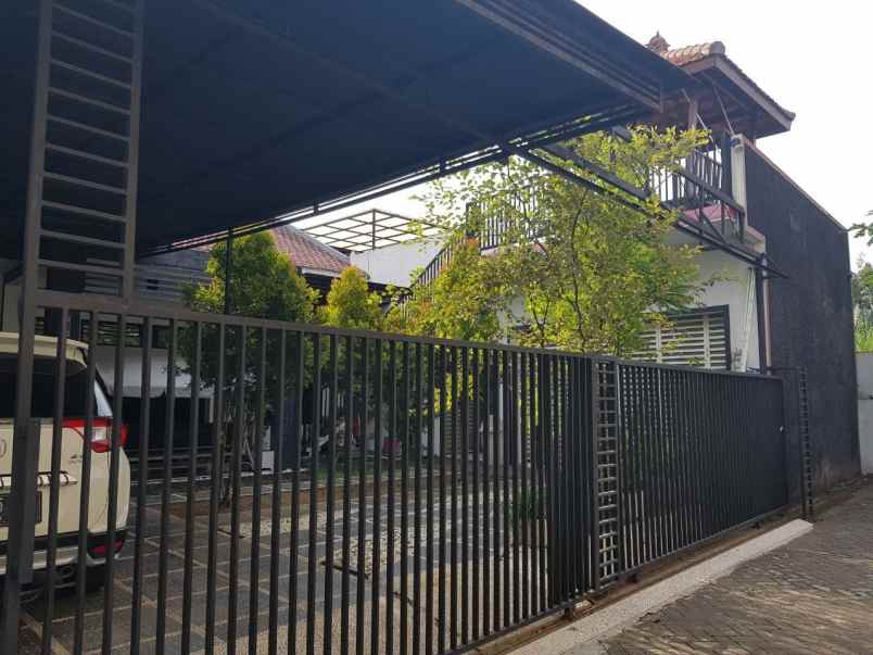 dijual rumah jalan kutisari selatan