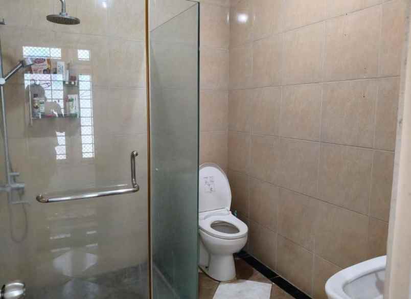 dijual rumah jalan manyar tirtoasri