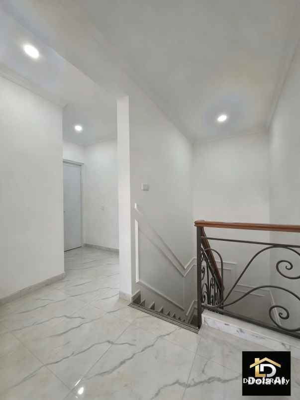 dijual rumah jalan raden sanim tanah