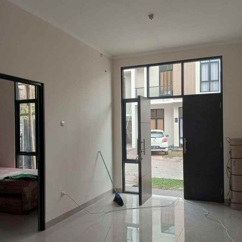 dijual rumah jalan raya buaran rawa buntu