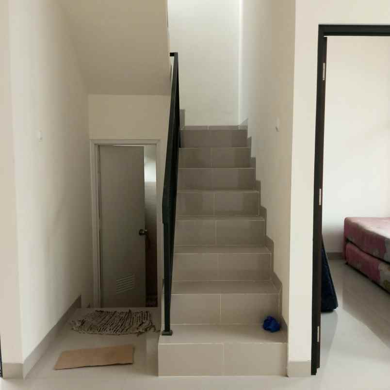 dijual rumah jalan raya buaran rawa buntu