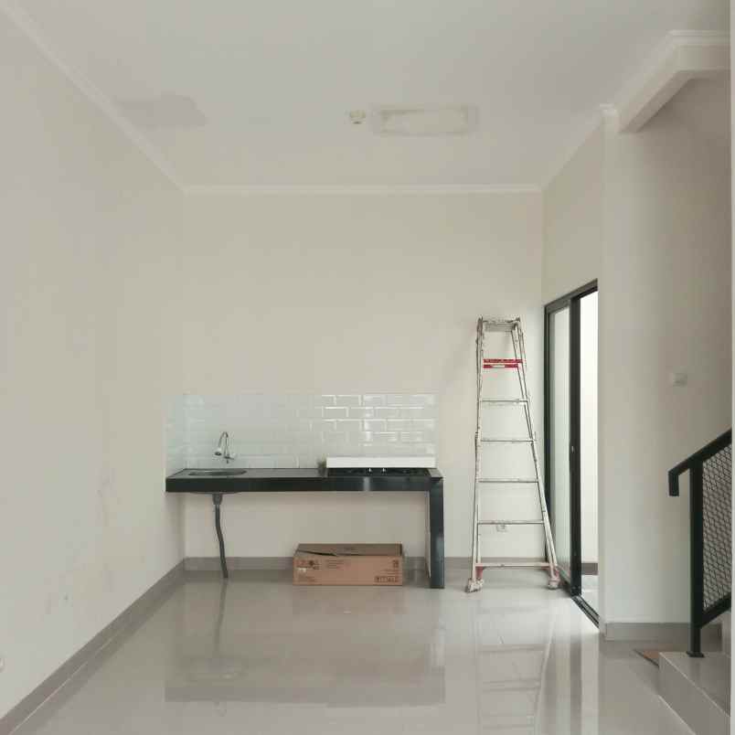 dijual rumah jalan raya buaran rawa buntu