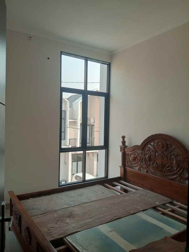 dijual rumah jalan raya buaran rawa buntu