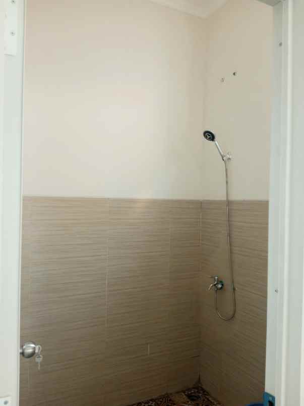 dijual rumah jalan raya buaran rawa buntu