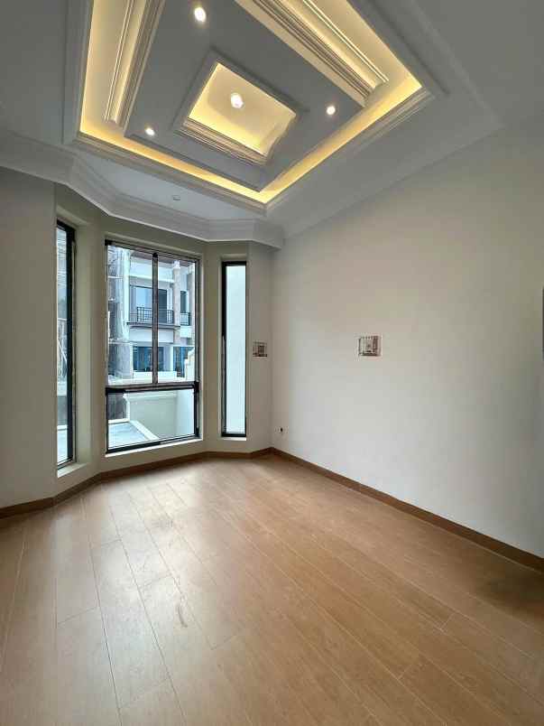 dijual rumah jalan raya jagakarsa