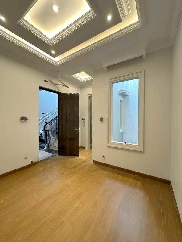 dijual rumah jalan raya jagakarsa