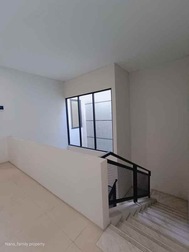 dijual rumah jalan raya kejakasaan joglo