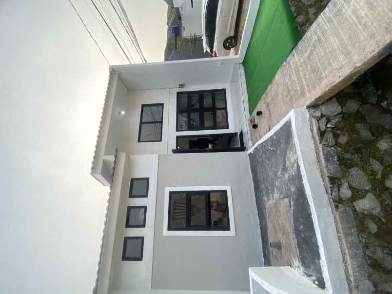 dijual rumah jalan raya megu cisoka