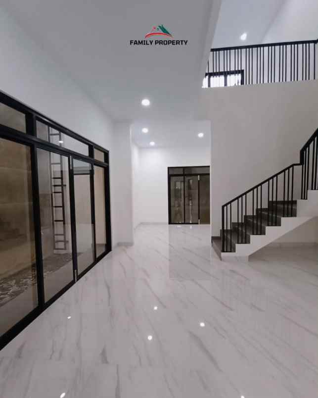 dijual rumah jalan raya meruya jakarta