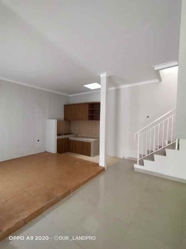 dijual rumah jalan raya serpong alam