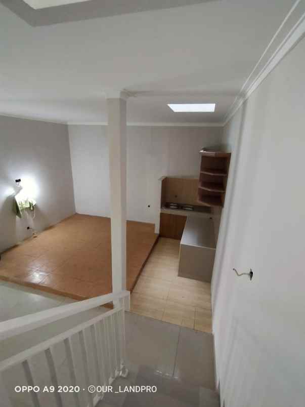 dijual rumah jalan raya serpong alam