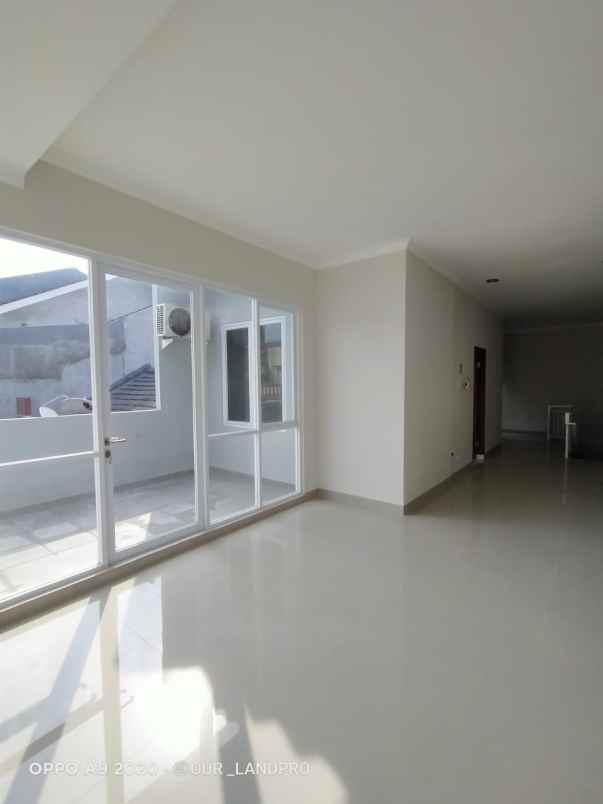 dijual rumah jalan raya serpong alam