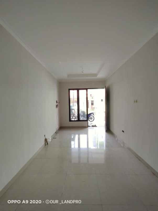 dijual rumah jalan raya serpong alam