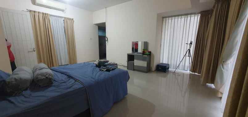 dijual rumah jalan royal residence