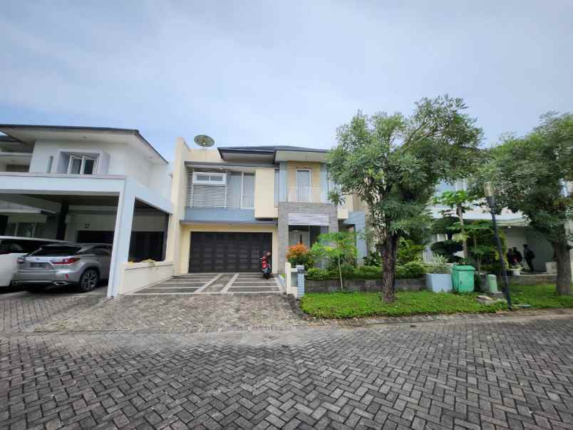 dijual rumah jalan royal residence