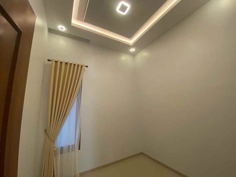 dijual rumah jalan sudirman raya