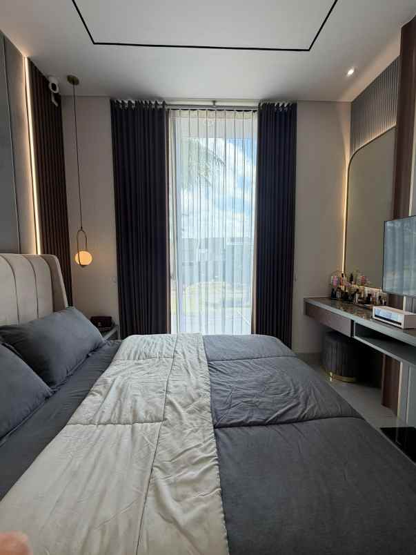 dijual rumah jalan the greenlake citraland