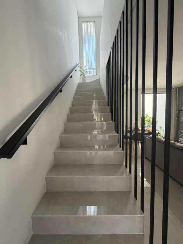 dijual rumah jalan the greenlake citraland