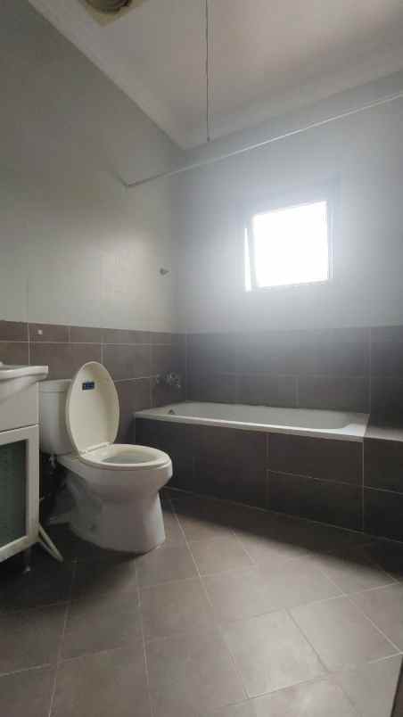 dijual rumah jl alternatif cibubur