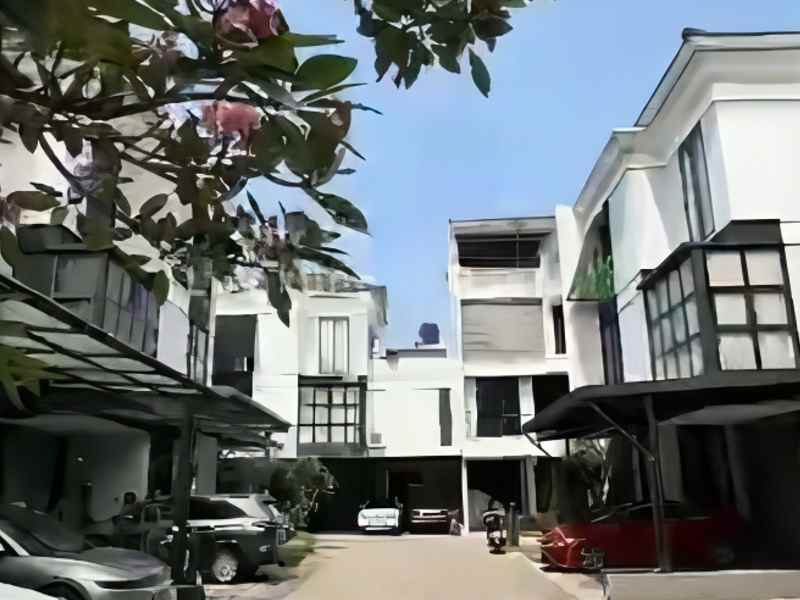 dijual rumah jl ampera