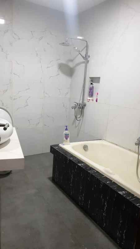 dijual rumah jl asysyafiiyah cilangkap