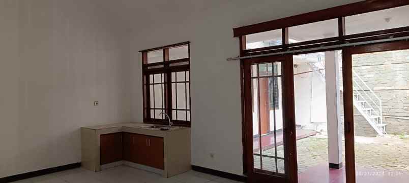 dijual rumah jl babakan jeruk sukajadi