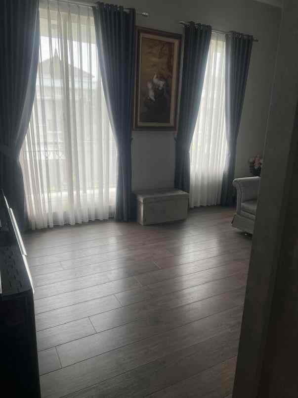 dijual rumah jl bouevard raya gading