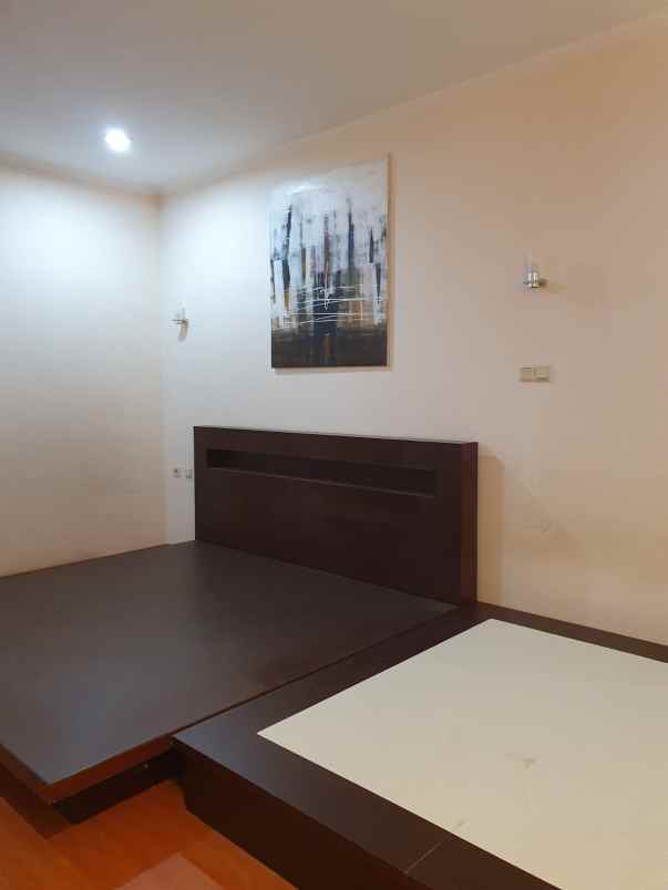 dijual rumah jl gading nias