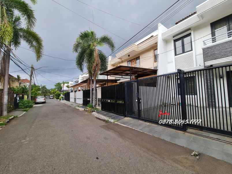 dijual rumah jl gading nias