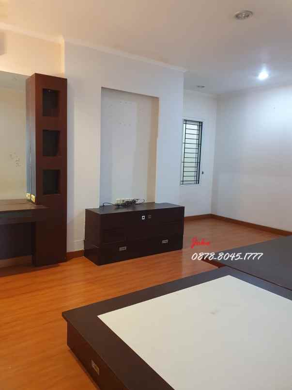 dijual rumah jl gading nias