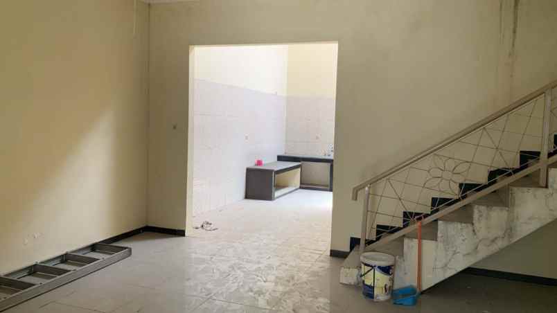 dijual rumah jl gayung kebonsari