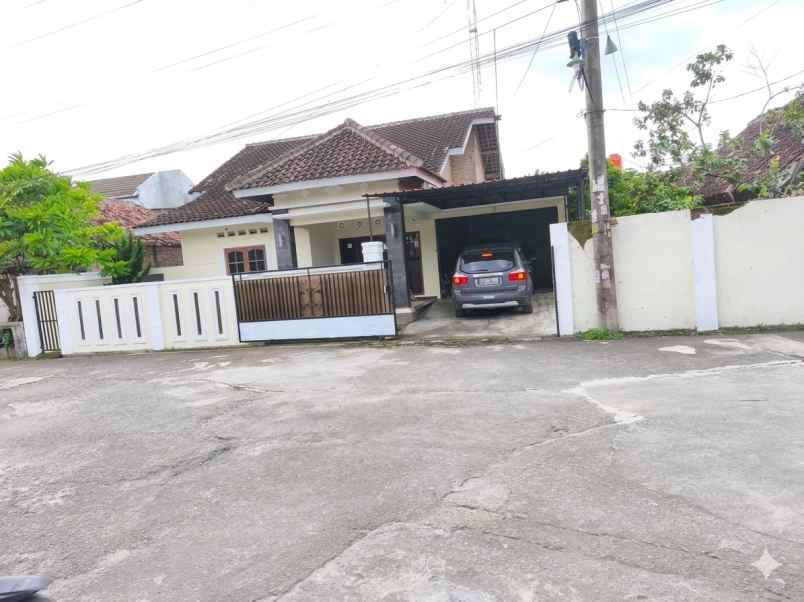dijual rumah jl godean km 6