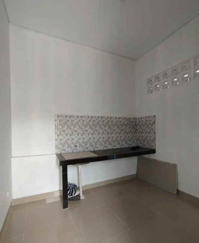 dijual rumah jl jambon