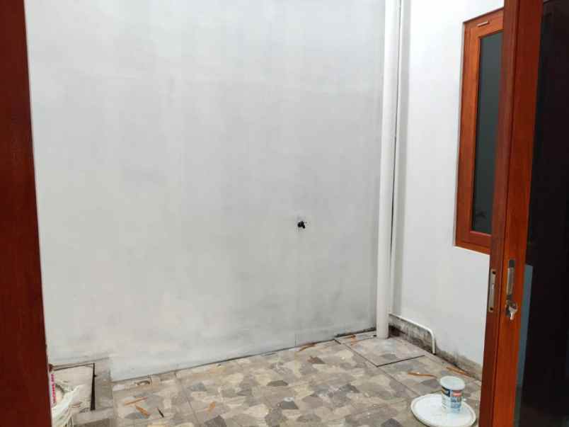 dijual rumah jl jambon