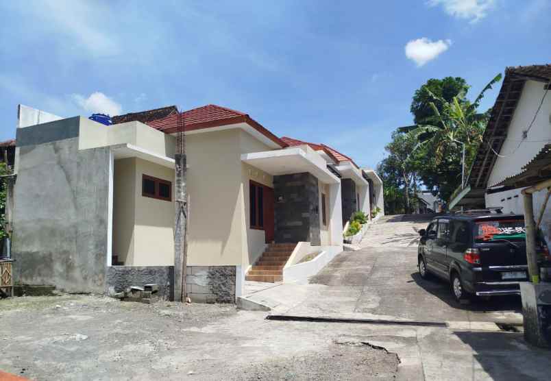dijual rumah jl jambon