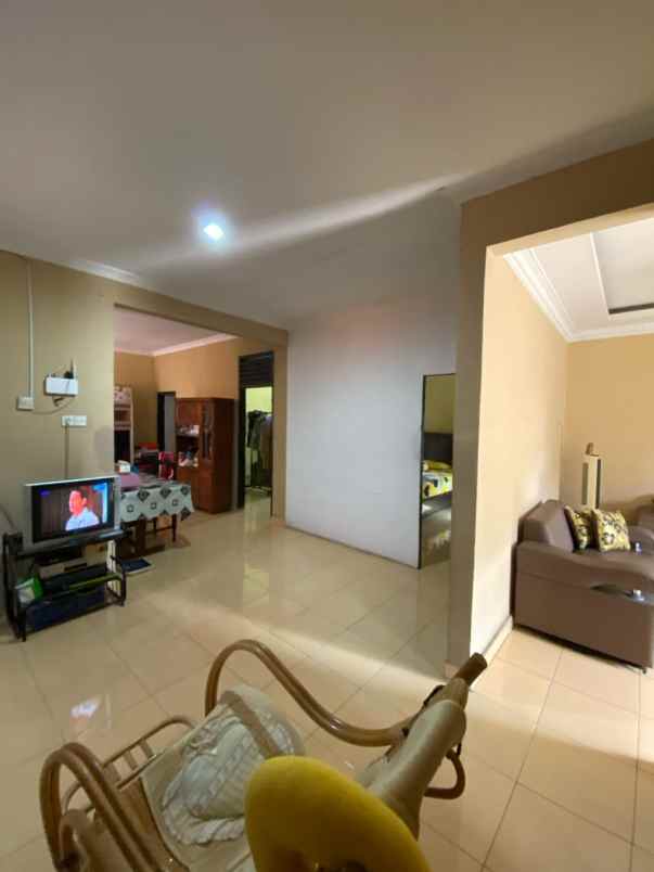 dijual rumah jl kaharudin nasution