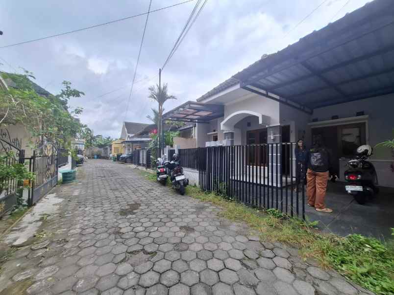 dijual rumah jl kaliurang km 6